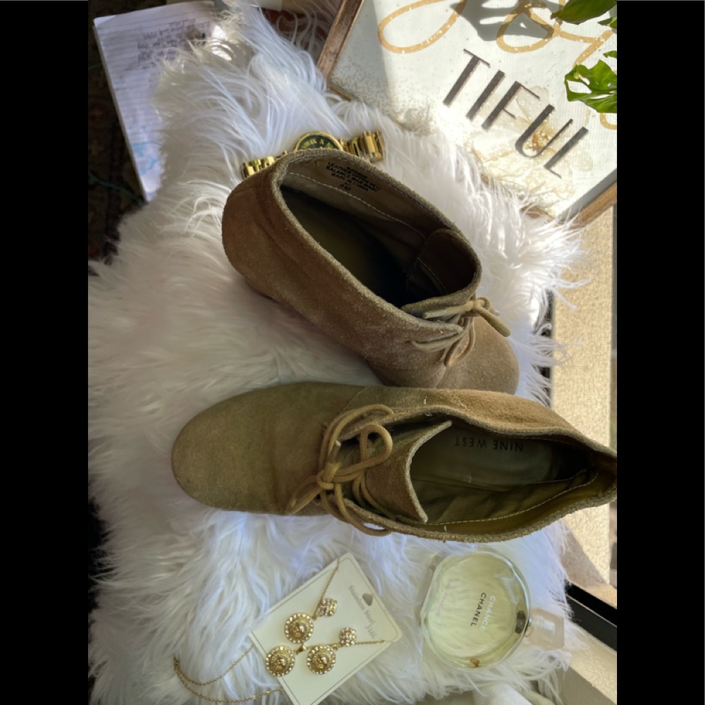 Nude wedge boots